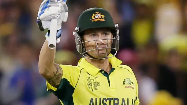 آسٹریلوی کپتان مائیکل کلارک اپنے آخری ایک روزہ میچ میں 74 رنز بنا کر آؤٹ ہوئے