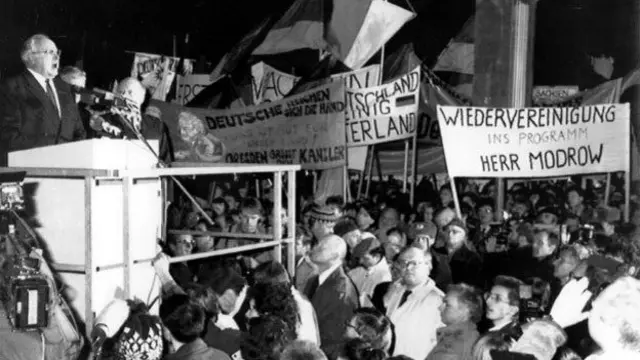 Batı Almanya lideri Helmut Kohl Dresden'de konuşma yaparken.