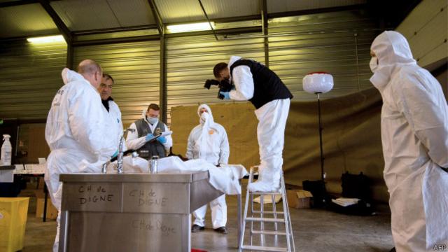 Investigadores de la colisión de Germanwings en el proceso de identificación de las víctimas
