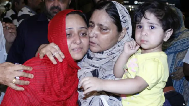 Пакистанская семья, эвакуированная из Йемена