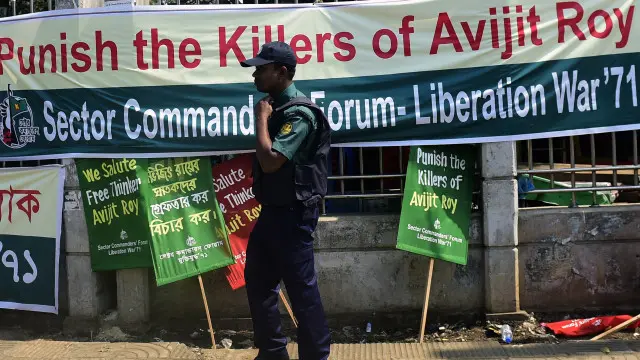 حدود یک ماه پیش هم آبهیجیت رای یک وبلاگنویس آمریکایی-بنگلادشی دیگر در حملهای کشته شد