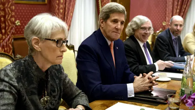 از راست: رابرت مالی، ارنست مونیز، جان کری و وندی شرمن