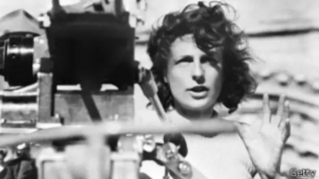 Leni Riefenstahl .