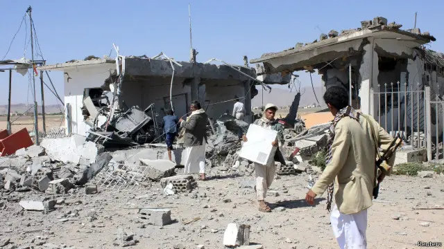 منازل أنصار الحوثيين في العاصمة صنعاء قيل إنها دمرت بسبب الغارات السعودية.