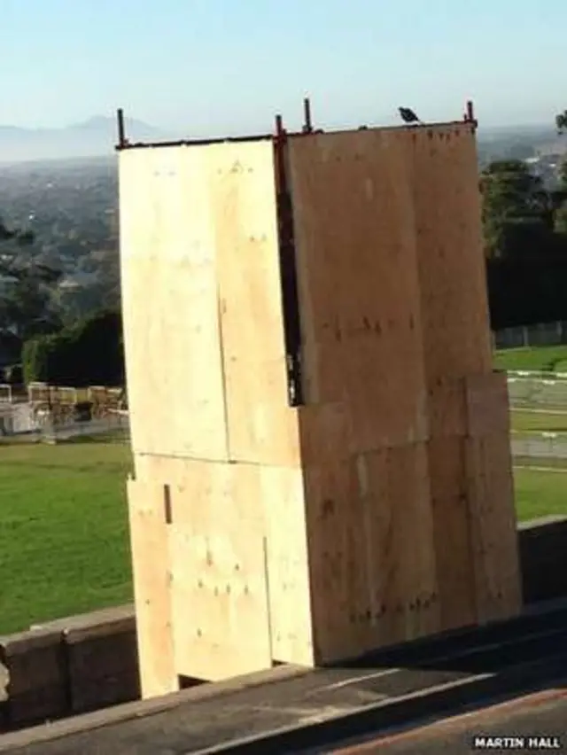 Patung di Universitas Cape Town