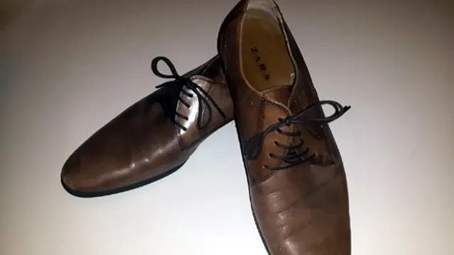 اصطحب حذيفة الحذاء في كل مكان دون أن يرتديه