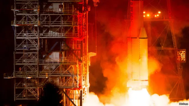 中国首颗新一代北斗导航卫星在西昌卫星发射中心发射升空