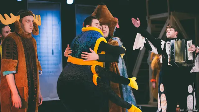 сцена из спектакля театра "Глобус"