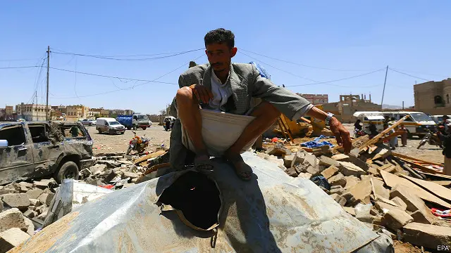 يقول الحوثيون إن الغارات السعودية تدمر المنازل وتشرد المدنيين.