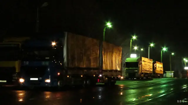 Очередь дальнобойщиков на границе с Эстонией