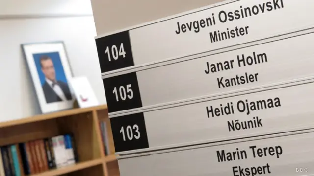 Табличка с именем Евгения Осиновского