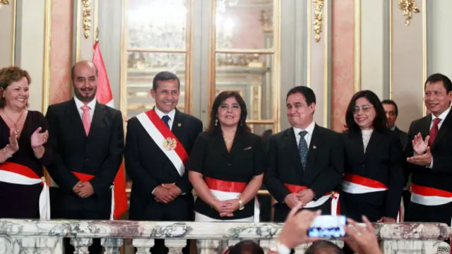 Todos los miembros del gabinete también tendrán que renunciar a sus cargos.