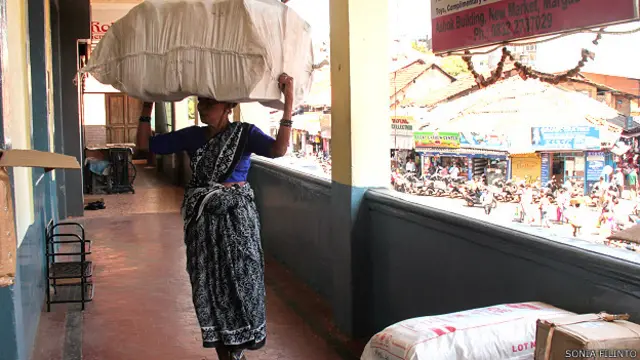 भदेल औरतें