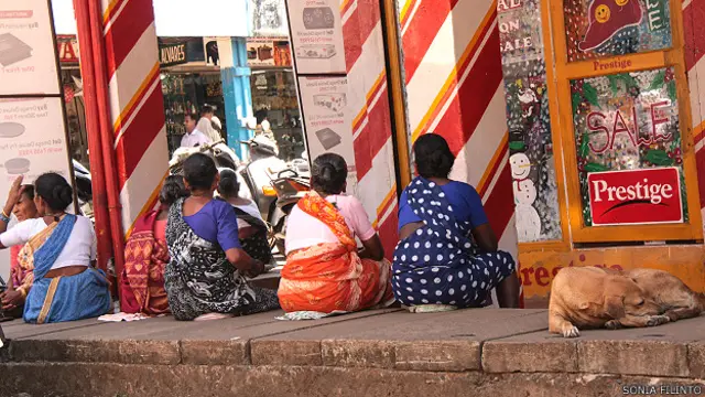 महिला कुली