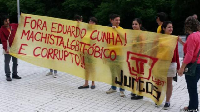 Manifestantes de movimentos LGBT e feministas  protestam contra Cunha, em ato ocorrido em março em São Paulo