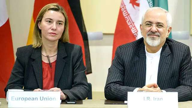یورپی یونین کی اعلیٰ نمائندہ فیڈریکا موگیرینی اور ایرانی وزیرِ خارجہ جاوید ظریف سوئٹزلینڈ کے شہر لوزین میں پی +1 کے اجلاس میں
