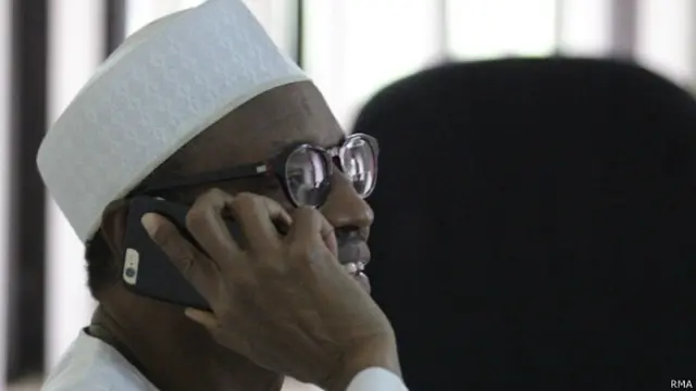 Jonathan ya amsa shan kaye, inda ya kira Buhari a wayar salula