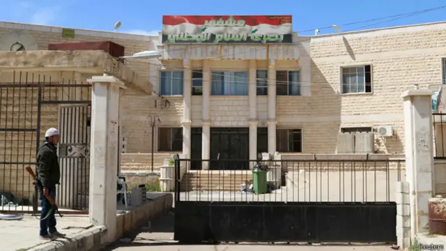 تمكنت المعارضة في الأسبوع الماضي من السيطرة على بلدة بصرى الشام بعد قتال عنيف دام عدة أيام مع القوات الحكومية