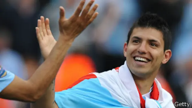 Sergio Agüero quedó inmortalizado en la historia del Manchester City al anotar el gol que le dio el título al club en 2012.