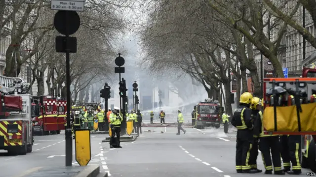 Sebanyak 70 petugas menangani peristiwa ini.