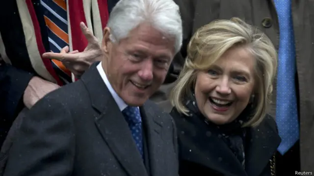 ہیلری کلنٹن اپنے شوہر بل کلنٹن کے دو صدارتی ادوار میں سیاسی طور پر بہت متحرک تھیں اور اس کے بعد وہ کئی برس تک امریکی سینیٹ کی رکن بھی رہیں