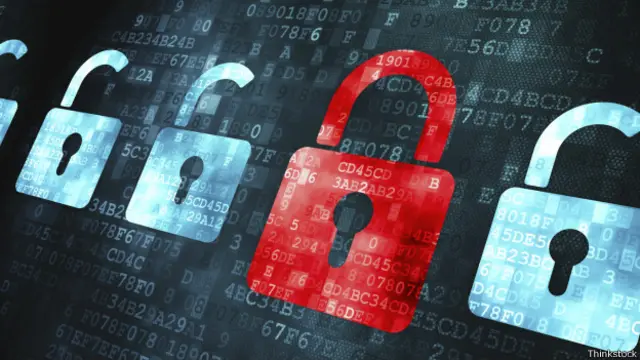 Candados en fondo de código binario