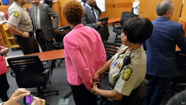 Selain guru-guru, ke-11 tenaga pendidik yang disidang mencakup koordinator ujian dan pegawai tata usaha.