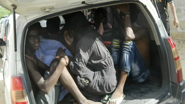 27 أفلتوا من يد المسلحين في الجامعة