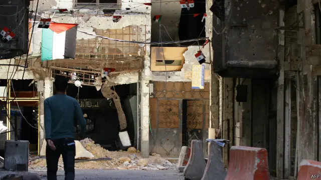 المخيم شهد اشتباكات ضارية بين جماعات مسلحة