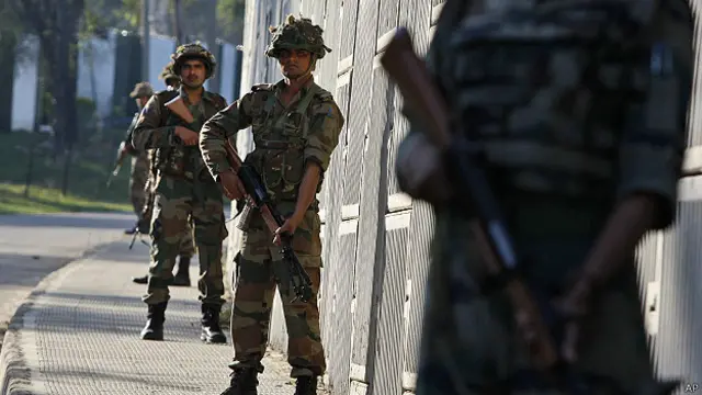 کشمیر میں لائن آف کنٹرول پر اس قسم کے تصادم کے واقعات ایک عرصے سے رونما ہوتے رہے ہیں