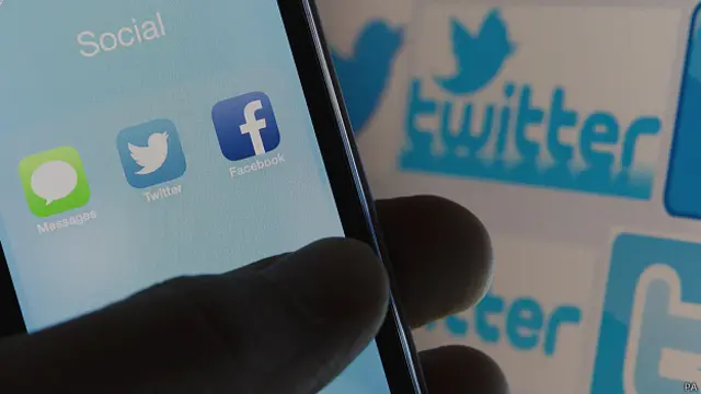 По словам Мартиньша Капранса, "Фейсбук" и "Твиттер" - это часть публичной коммуникации