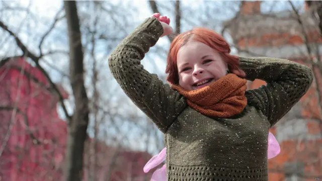 ... а любительська театральна студія продемонструвала драматичну міні-виставу про співчуття і байдужість у великому місті. 