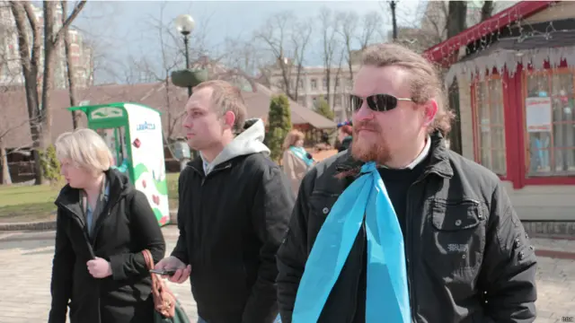 Серед тих, хто підтримав акцію "Київ у синьому", - піаніст і журналіст Роман Коляда. 