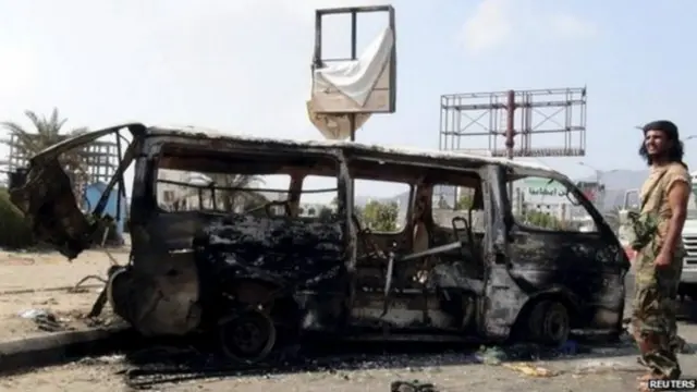 叛軍在今年1月控制了首都薩那，並成立過渡政權委員會。