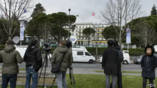 ရှုပ်ထွေးတဲ့ အသေးစိတ် အချက်တွေကို ညှိနှိုင်းဆဲ။