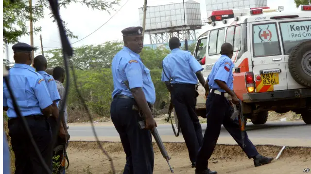 تعمل قوات الأمنية الكينية على إنقاذ الرهائن الذين تحتجزهم حركة الشباب.