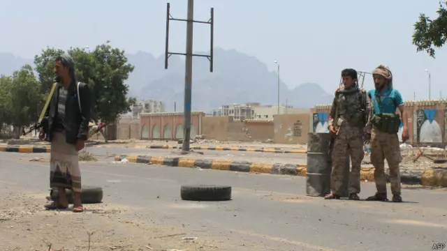 也門叛軍設立路障