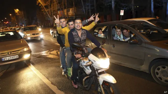 Warga Iran di Teheran