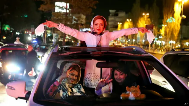 تہران کے باسیوں نے فریم ورک پر اتفاق کی خبر سنتے ہی جوش و خروش کا مظاہرہ کیا