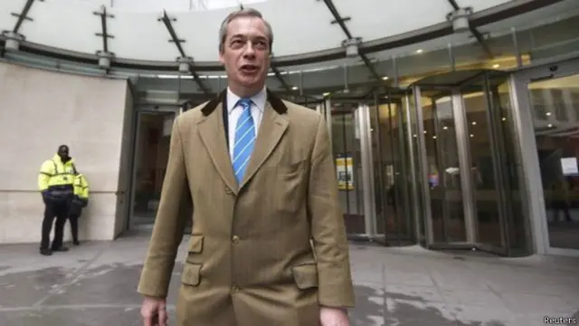 在参加电视辩论之前，反对英国继续留在欧盟的英国独立党领导人法拉吉先到BBC上电台节目，表示他要限制每年移民人数最高不能超过5万人。