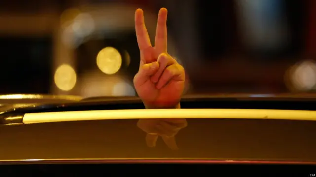 اس عبوری معاہدے کو ایرانی وزیرِ خارجہ نے سب کی فتح قرار دیا ہے۔