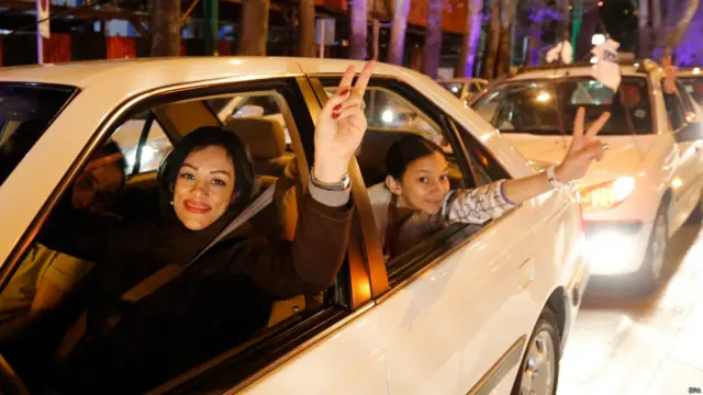 ایک عرصے سے اقتصادی پابندیوں کی وجہ سے مشکلات کا سامنا کرنے والی ایرانی قوم کے لیے معاہدہ ایک اچھی خبر ہے۔