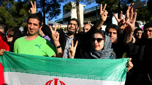 د شپږو ځواکمنو هېوادونو او ایران ترمنځ تېره پنجشنبه د ایران د اتومي پروګرام په تړاو د هوکړې پر اډانې سلا وشوه