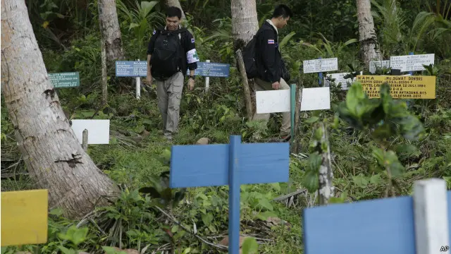 Penyelidik dari Thailand memeriksa kuburan nelayan asing yang berada di Kepulauan Aru.