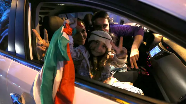  ایرانیان په سړکونو په لمانځنې بوخت دي خو د اتومي هوکړې د جزییاتو لیکل لا څو نورې اونۍ وخت هم غواړي 