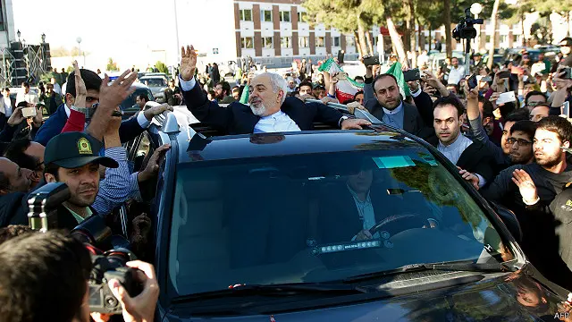 تېره اونۍ چې د ایران د بهرنیو چارو وزیر له لویدیځو هېوادونو سره په سویټزرلند کې د هوکړې په اډانه له سلا کېدو وروسته تهران ته وګرځېد، د ایرانیانو له تود هرکلي سره مخامخ شو