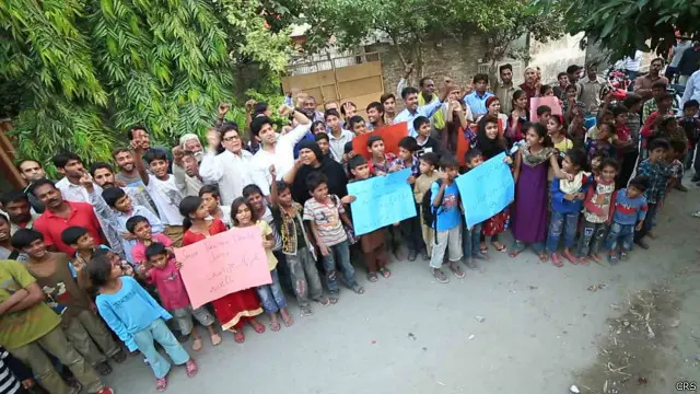 اس فلم کی کہانی بہت ہلکی پھلکی اور عام سی ہے جو پاکستانی معاشرے اور گلی محلوں سے لی گئی ہے