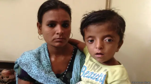 شبانہ کا کہنا ہے کہ ایک بچے کے لیے باقی بچوں کو کہاں چھوڑیں