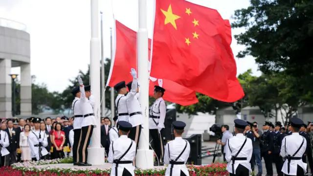 “行政主导”论在香港引发争议。