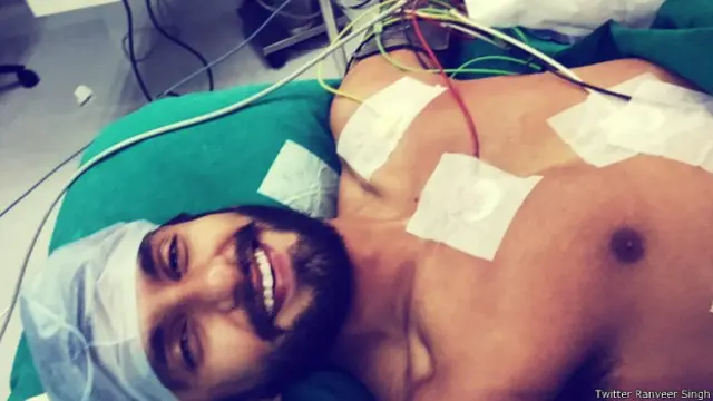 ऑपरेशऩ थियेटर मेंं रणवीर सिंह